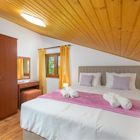 Villa Carla With Private Pool & Kids Playground - Pet Friendly Mutvoran Екстериор снимка