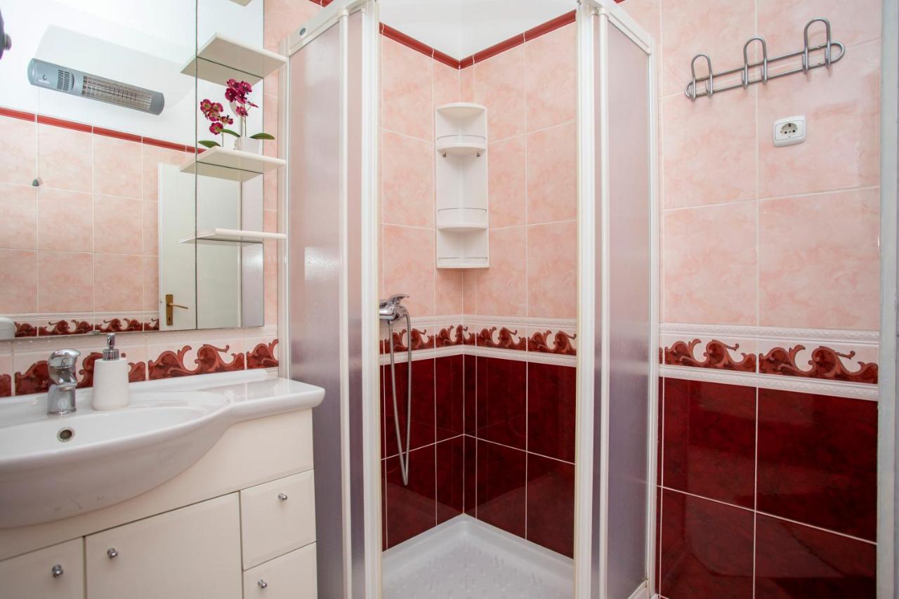 Villa Carla With Private Pool & Kids Playground - Pet Friendly Mutvoran Екстериор снимка