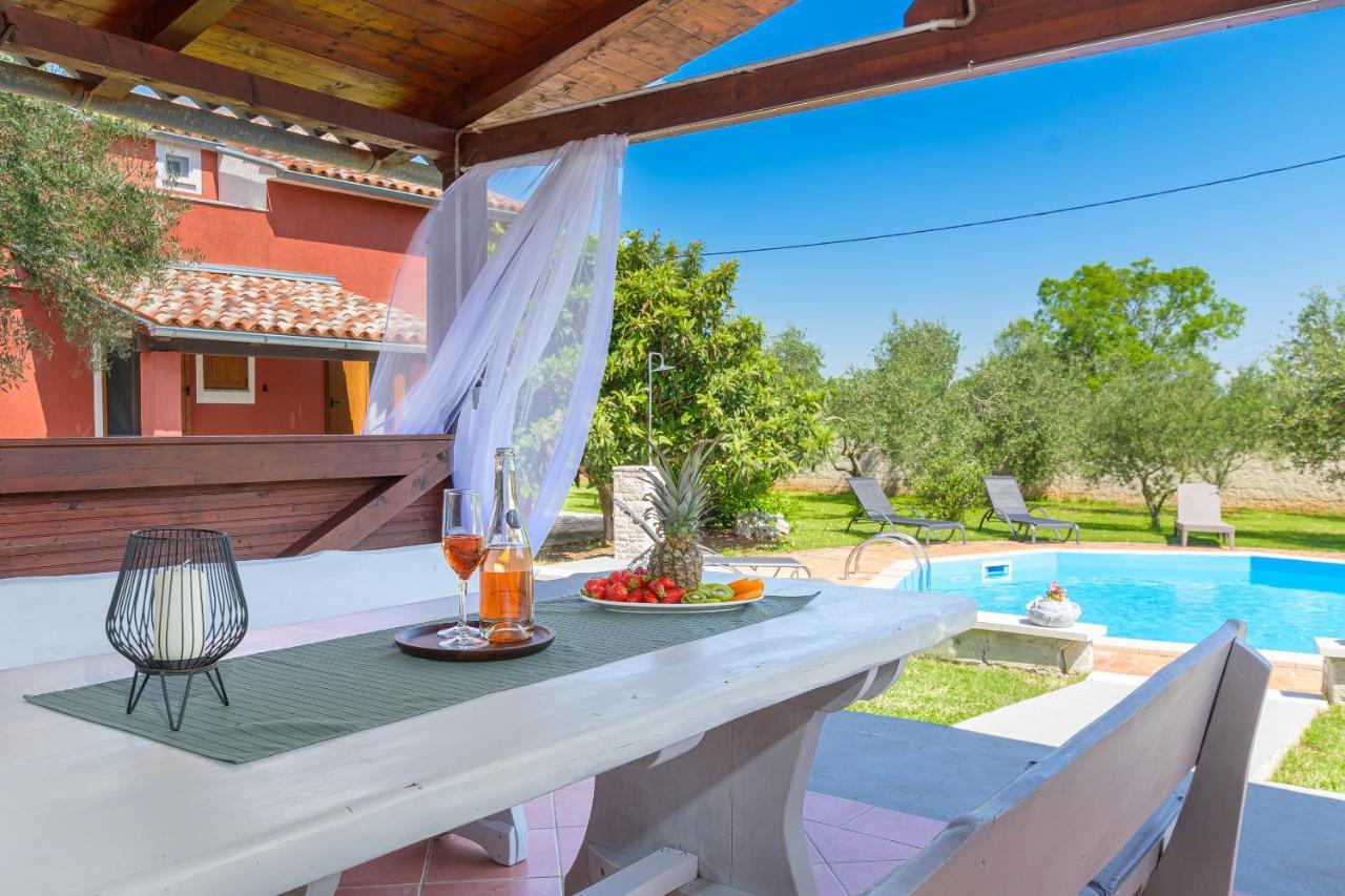 Villa Carla With Private Pool & Kids Playground - Pet Friendly Mutvoran Екстериор снимка