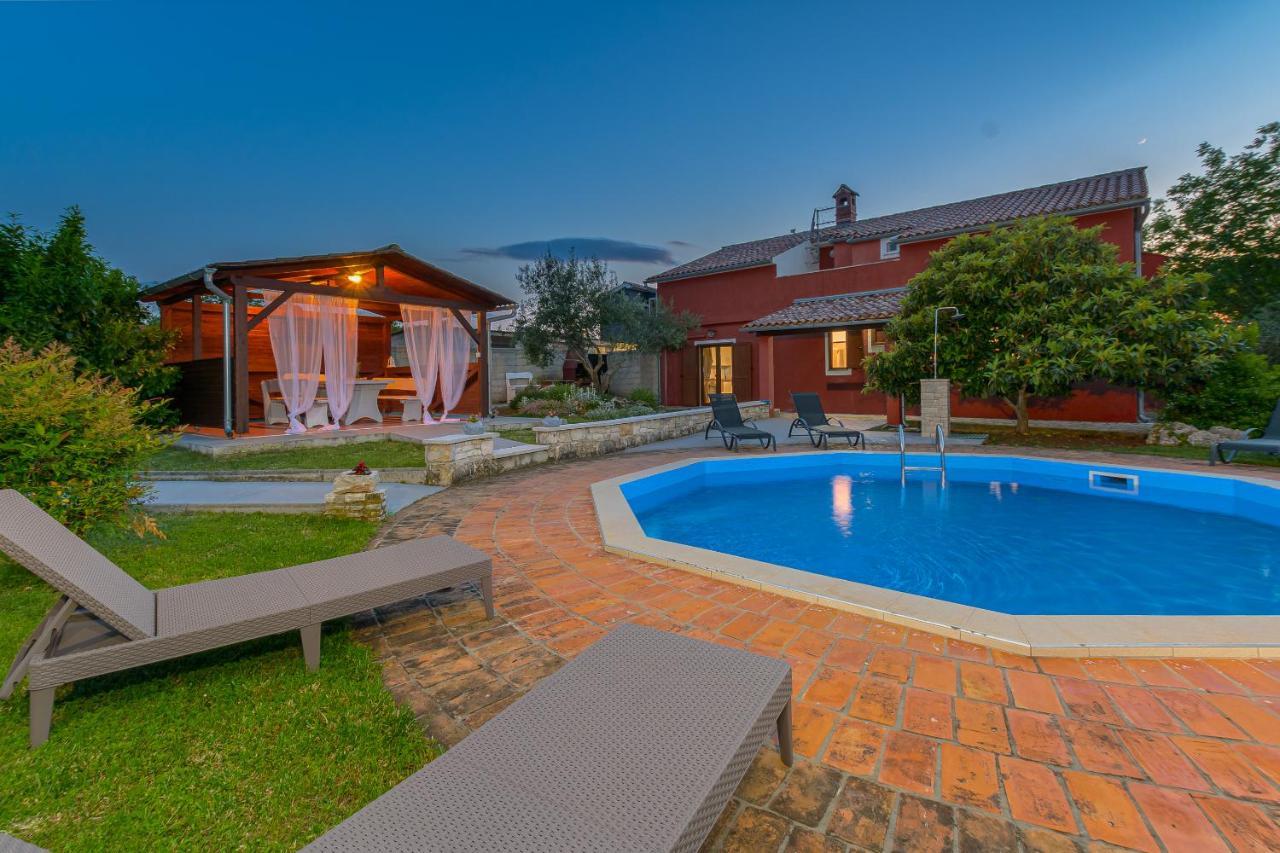 Villa Carla With Private Pool & Kids Playground - Pet Friendly Mutvoran Екстериор снимка