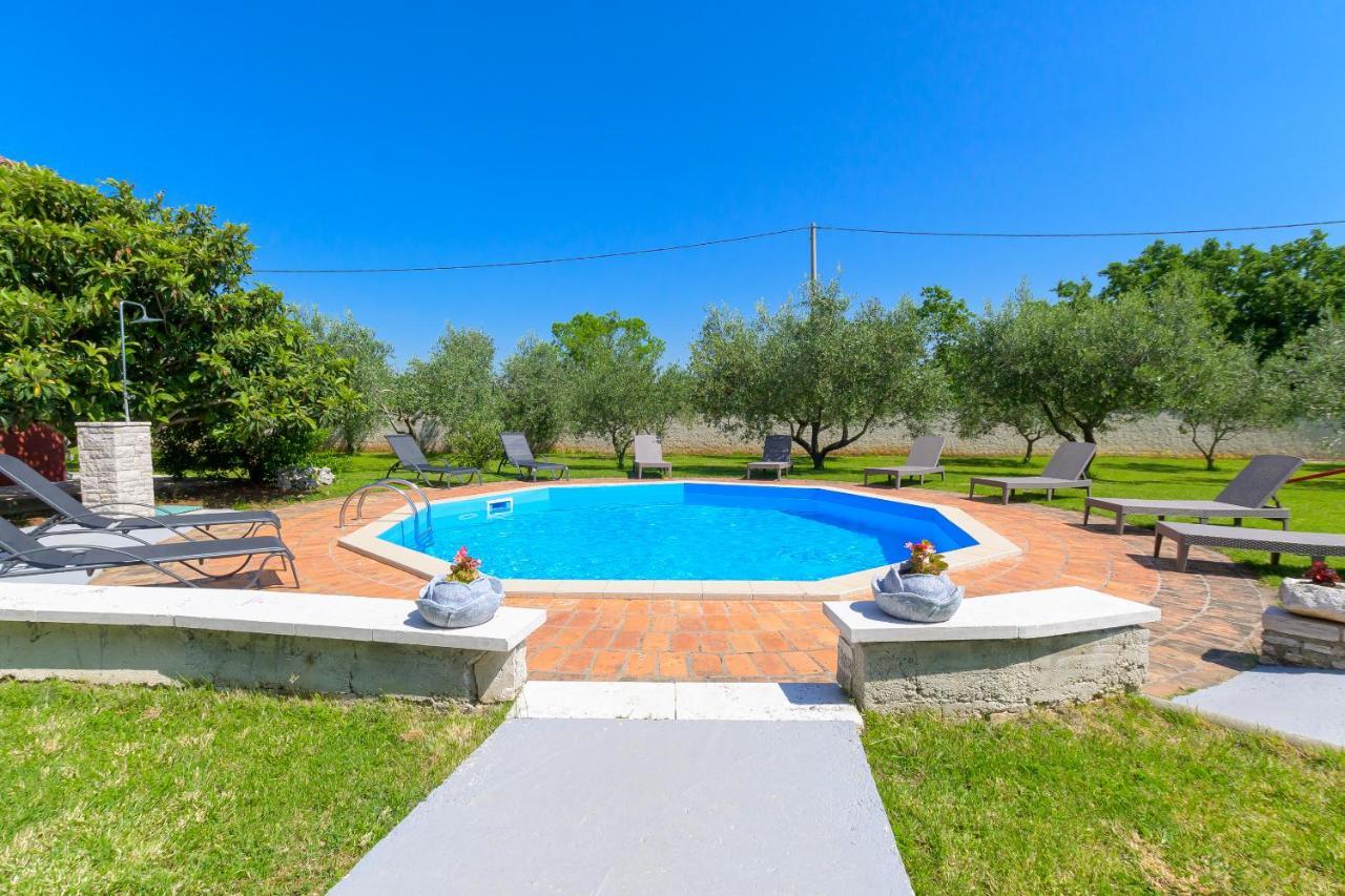 Villa Carla With Private Pool & Kids Playground - Pet Friendly Mutvoran Екстериор снимка
