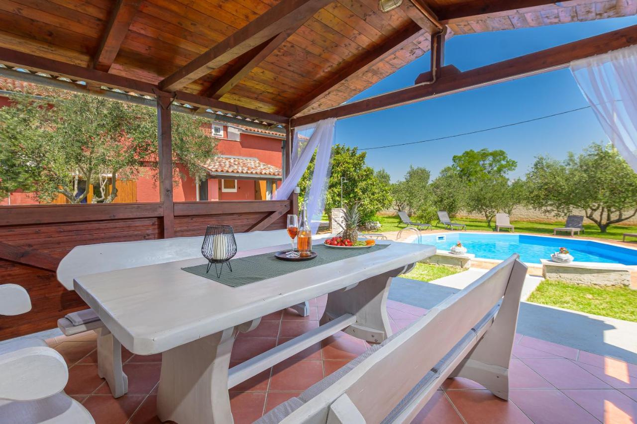 Villa Carla With Private Pool & Kids Playground - Pet Friendly Mutvoran Екстериор снимка
