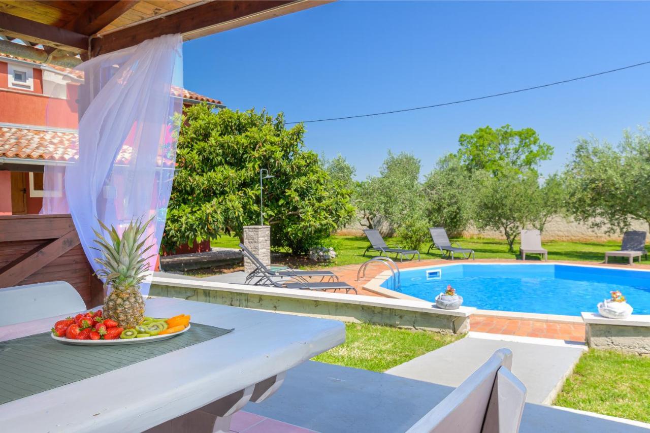 Villa Carla With Private Pool & Kids Playground - Pet Friendly Mutvoran Екстериор снимка