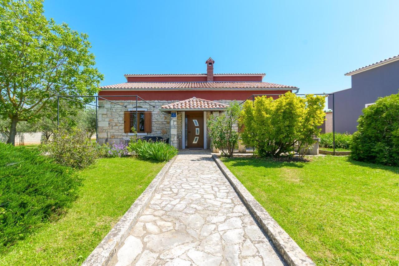 Villa Carla With Private Pool & Kids Playground - Pet Friendly Mutvoran Екстериор снимка