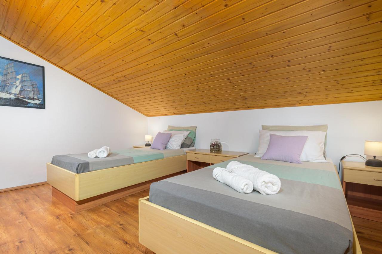 Villa Carla With Private Pool & Kids Playground - Pet Friendly Mutvoran Екстериор снимка