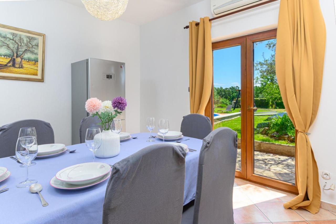 Villa Carla With Private Pool & Kids Playground - Pet Friendly Mutvoran Екстериор снимка