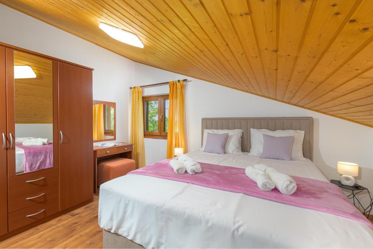 Villa Carla With Private Pool & Kids Playground - Pet Friendly Mutvoran Екстериор снимка
