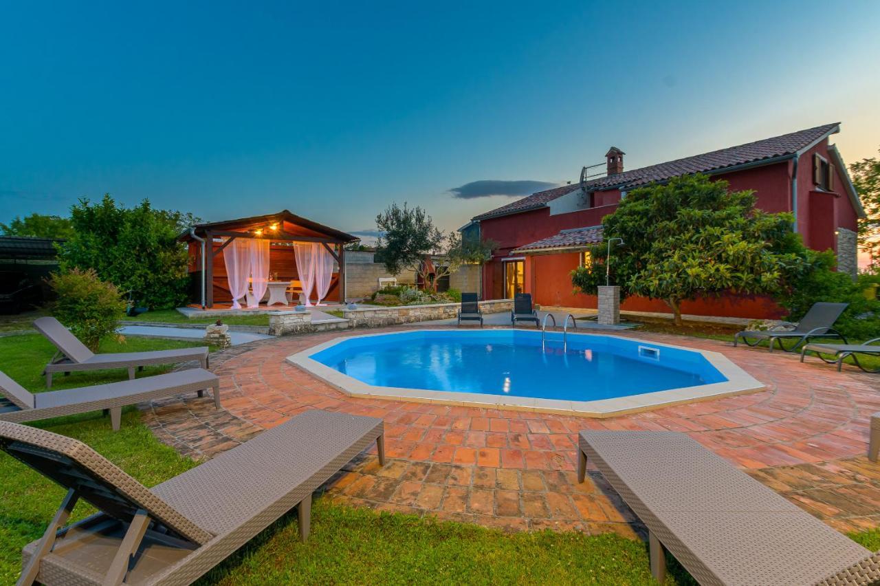 Villa Carla With Private Pool & Kids Playground - Pet Friendly Mutvoran Екстериор снимка