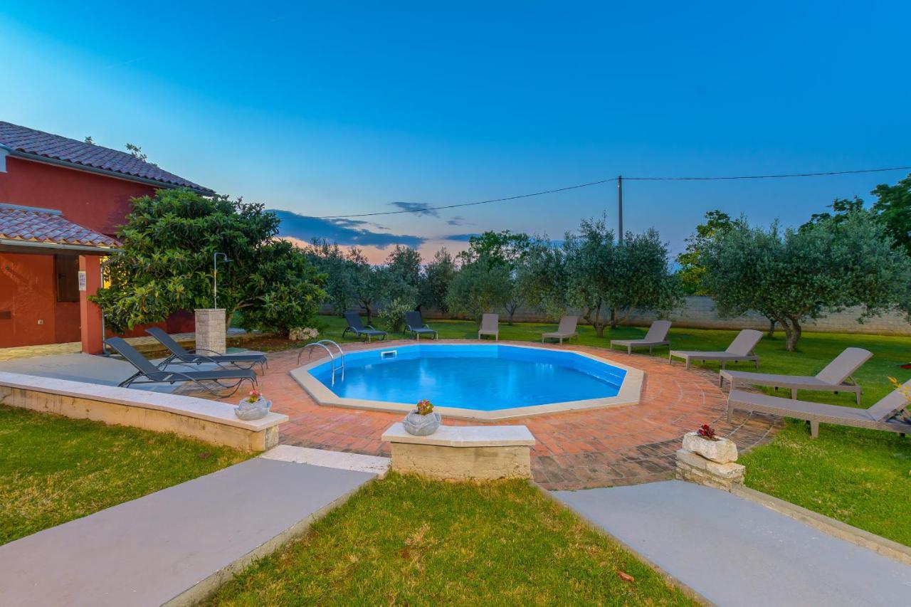 Villa Carla With Private Pool & Kids Playground - Pet Friendly Mutvoran Екстериор снимка