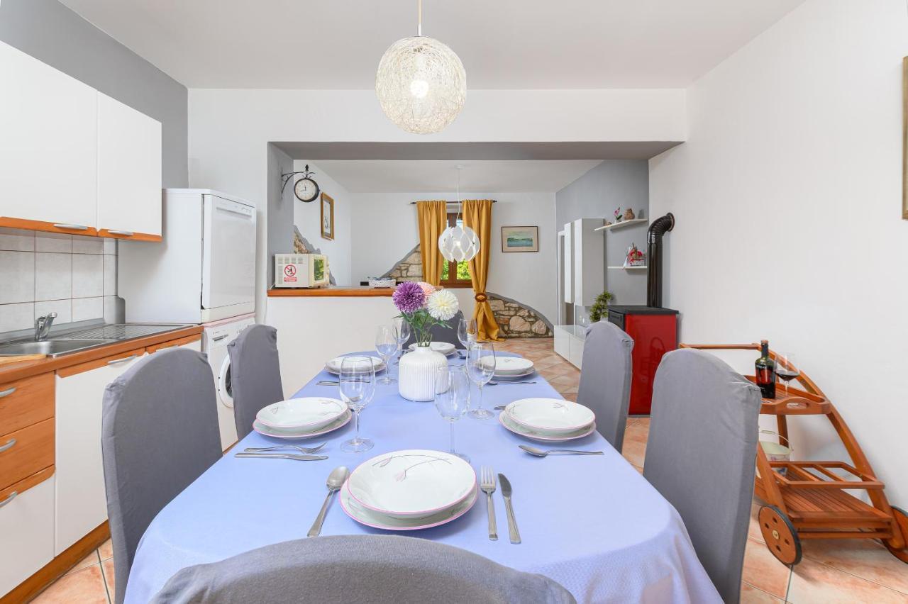 Villa Carla With Private Pool & Kids Playground - Pet Friendly Mutvoran Екстериор снимка