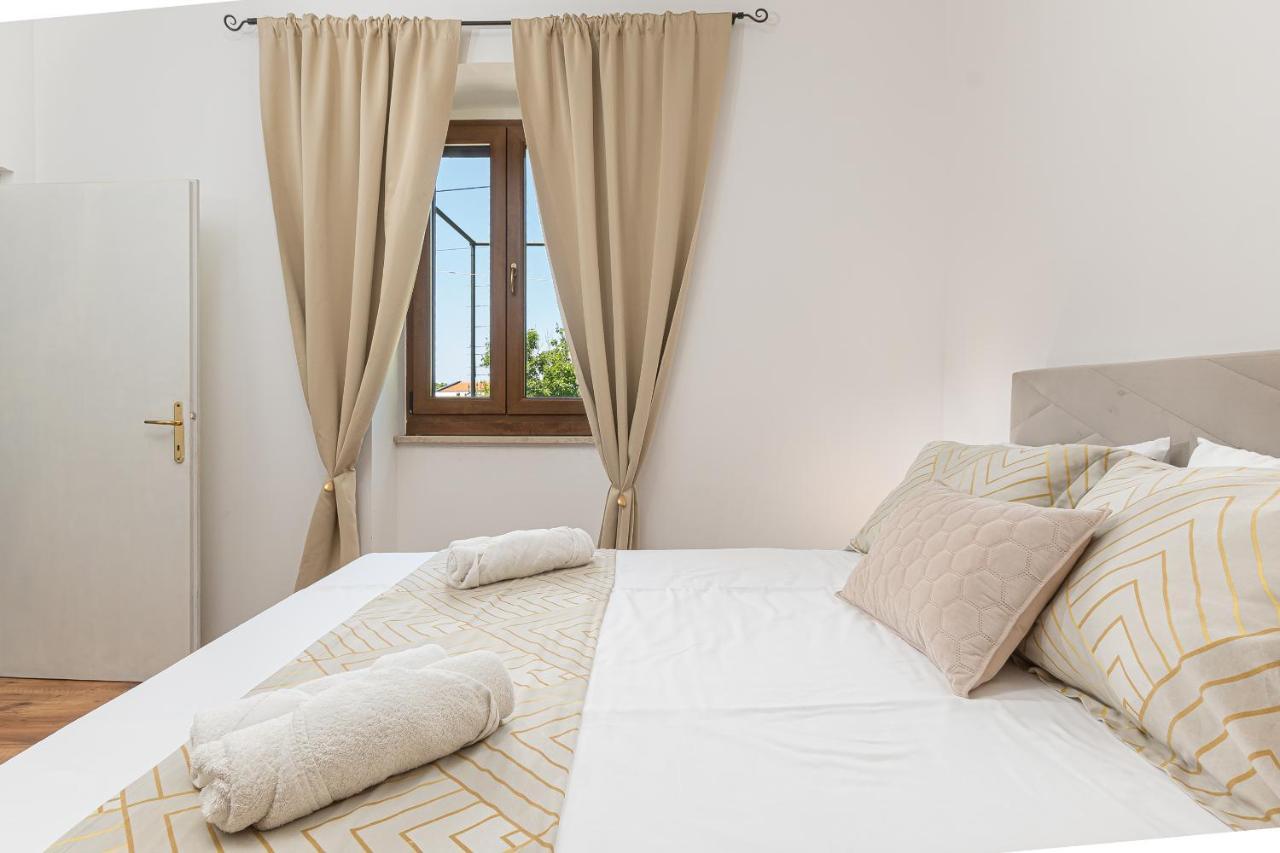 Villa Carla With Private Pool & Kids Playground - Pet Friendly Mutvoran Екстериор снимка